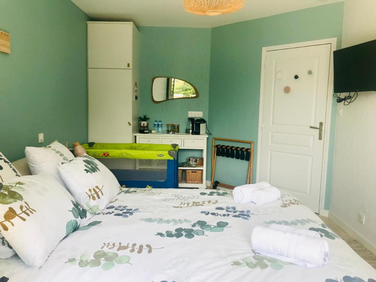 La Chapelle-Caro Au Petit Bonheur De Claire Et Jo Bed & Breakfast エクステリア 写真