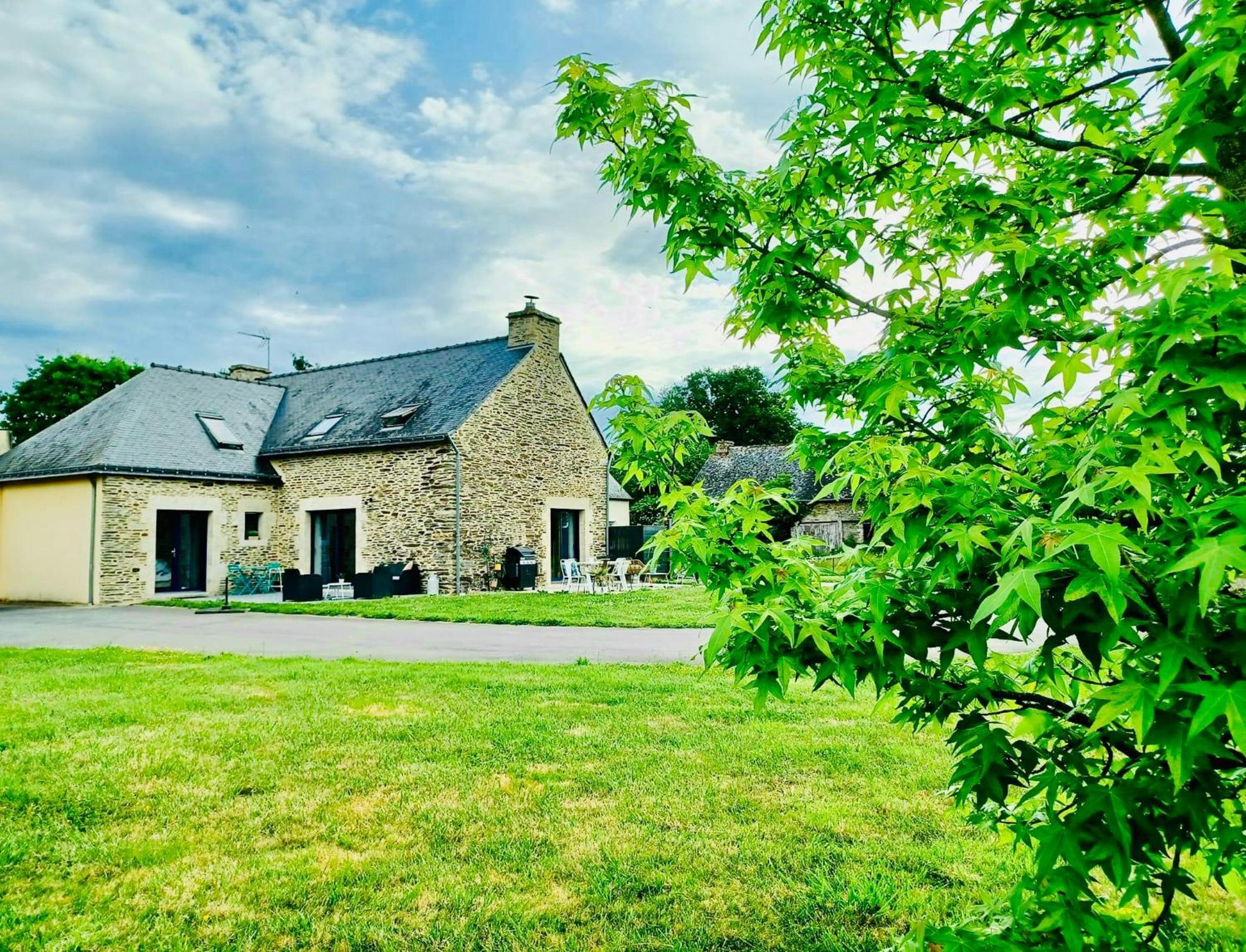 La Chapelle-Caro Au Petit Bonheur De Claire Et Jo Bed & Breakfast エクステリア 写真